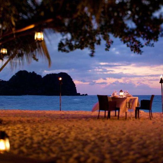 Honeymoon Dinner in Fiji