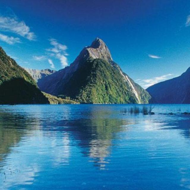 Cruise + Kayak at Milford Sound (New Zealand)