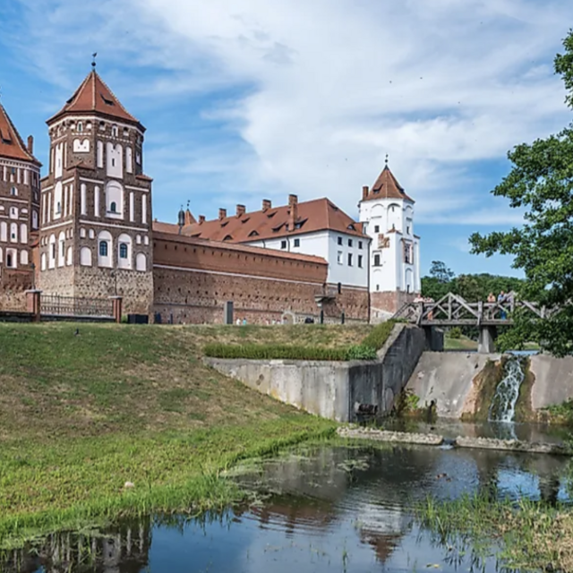 Honeymoon: Visit to a Castle at World-Heritage Site