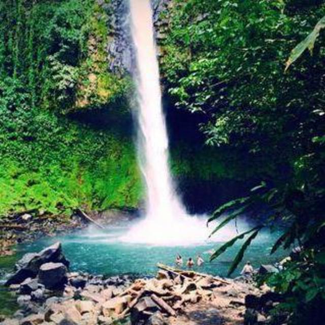 Visit La Fortuna Waterfall on Honeymoon