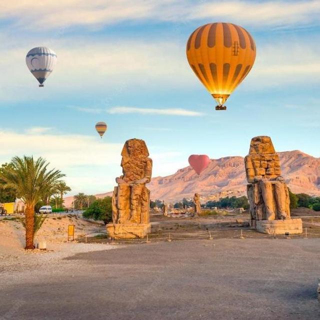 Hot Airballoon Ride over the West Bank of Luxor