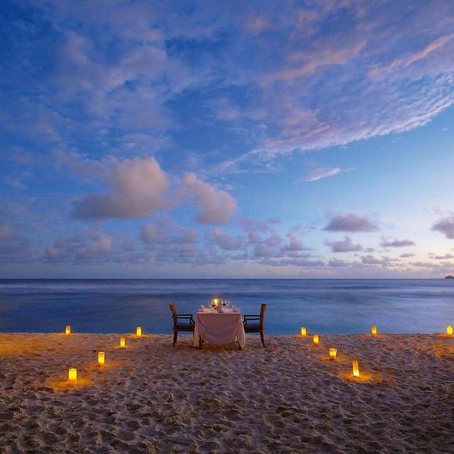 Candlelit Dinner on the Beach (Honeymoon)