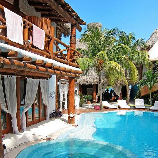 4 nights at Casa las Tortugas