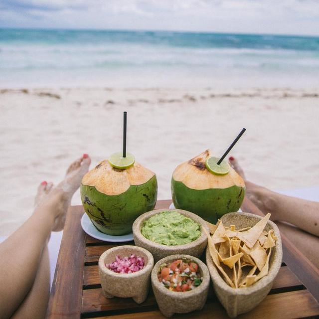 Beachside Guac and Cocktails