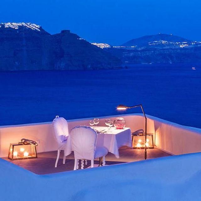 Private Honeymoon Dinner in Santorini