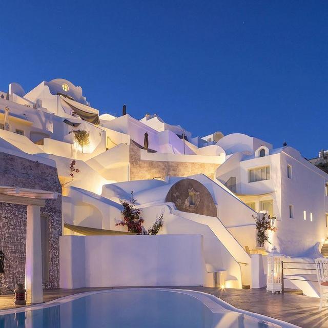 Lodging in Santorini