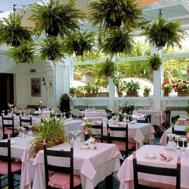 Lunch at La Capannina, Capri