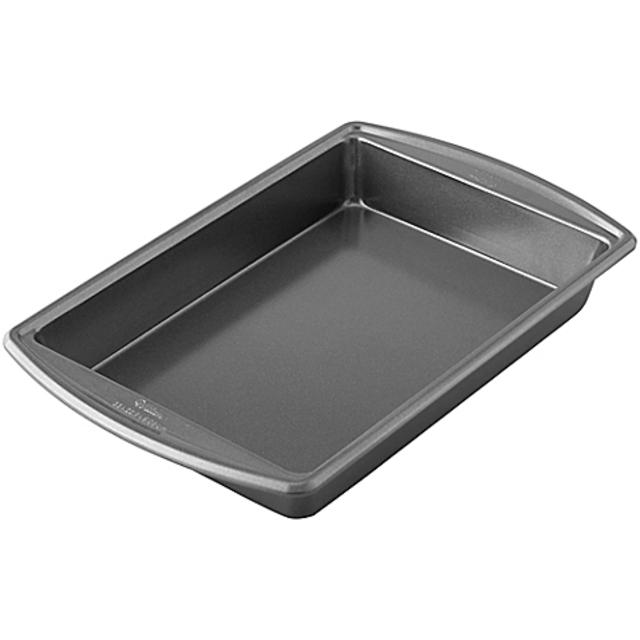 Wilton® Advance Select™ Premium Nonstick 9-Inch x 13-Inch Oblong Cake Pan in Gunmetal
