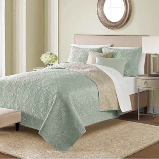 Camber Medallion 5-Piece Reversible Full/Queen Quilt Set in Seaglass