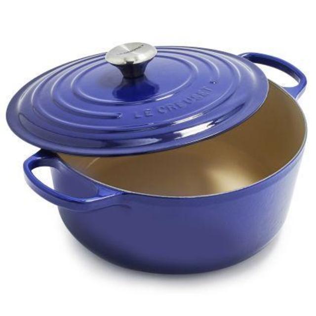 Le Creuset Signature Round Dutch Oven, 7.25 qt.