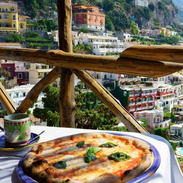 Pizza Lunch in Amalfi