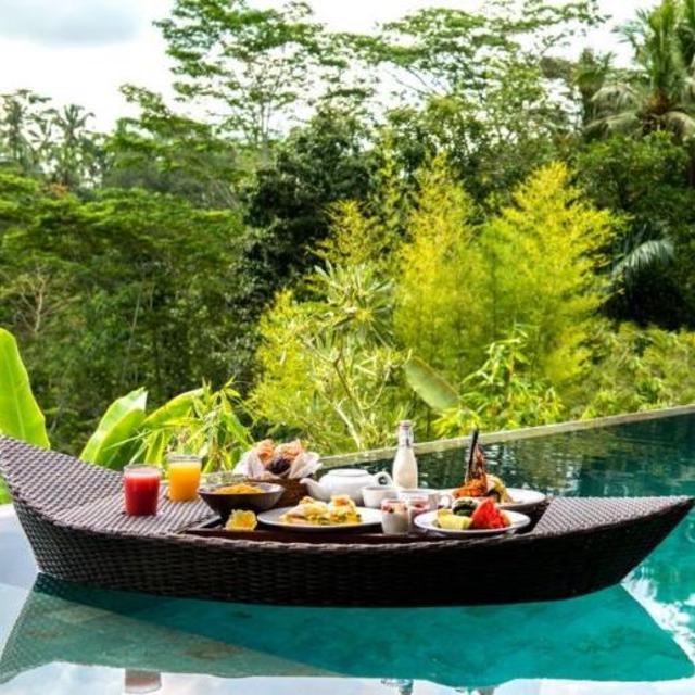 Floating Breakfast