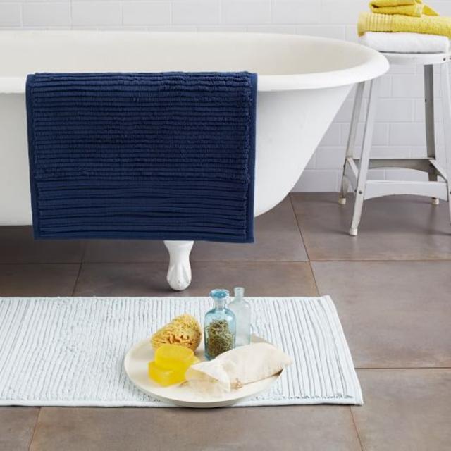 Pleated Stripe Bath Mat