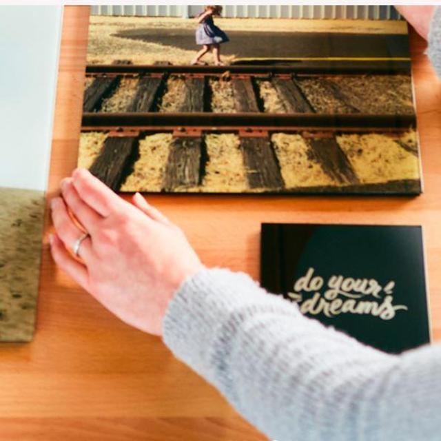 FRACTURE ME: Turn your photos into simple, frameless works of art.