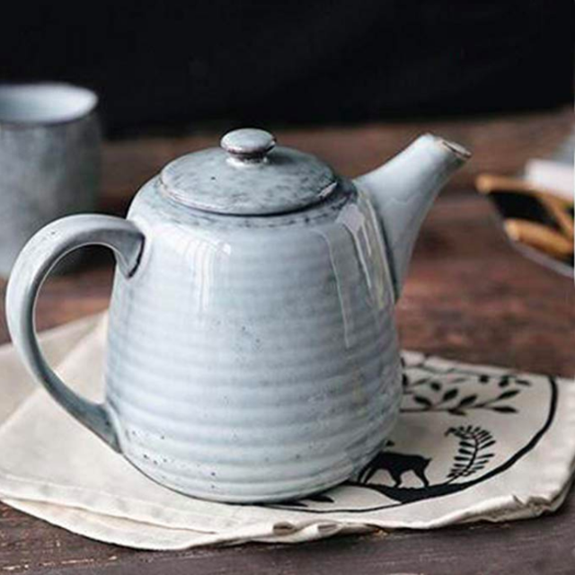 Wablo.T Small Vintage Serving Tea Kettle with Lid Built-in Infuser