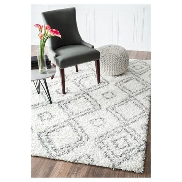 Soft and Plush Moroccan Rug (size 5'3" x 7'x6")