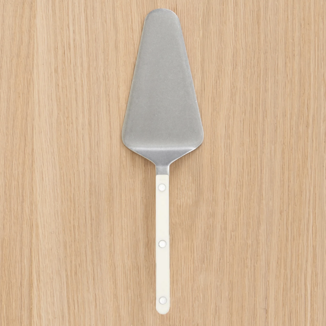 Sabre Bistro Vintage Cake Server in Ivory