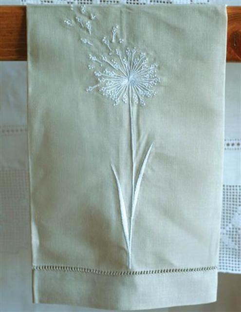 DANDELION TO THE BREEZE TOWEL