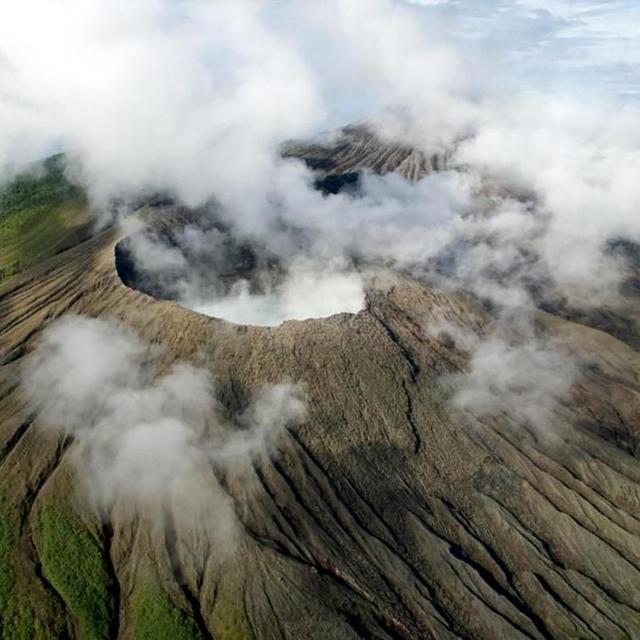 13 Hour Volcano & Waterfall Tour for 2