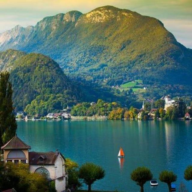 Lakefront Hotel in Annecy, France