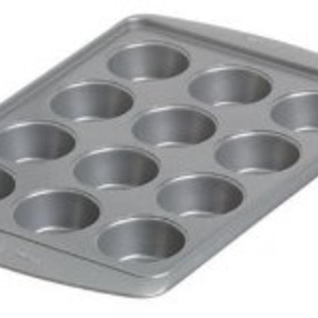 Wilton Avanti Everglide Metal-Safe Non-Stick 12 Cup Muffin Pan