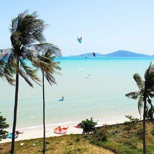 Kite-surfing in Phuket