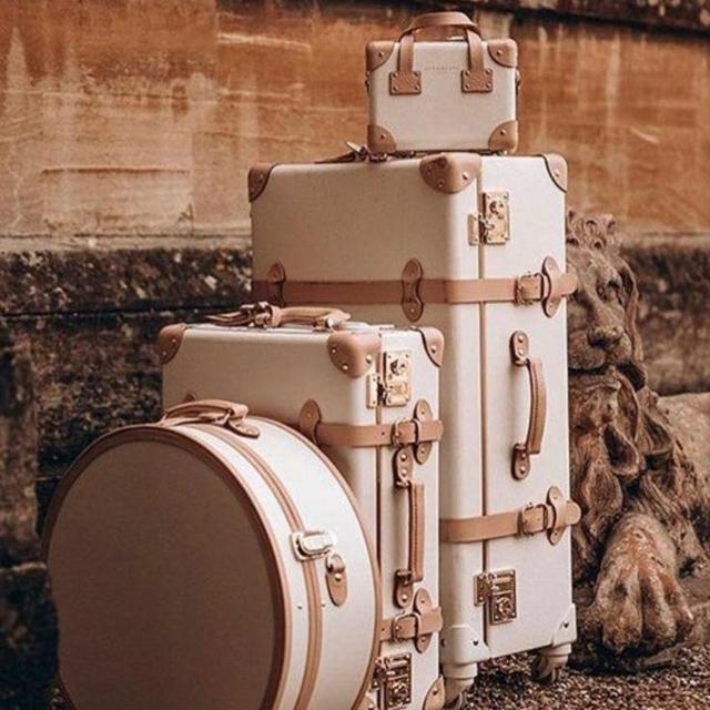 New luggage for Thea nd Sean