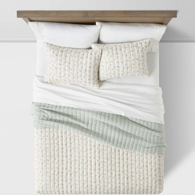 Reversible Printed Voile Ditsy Floral Quilt Off-White - Threshold™