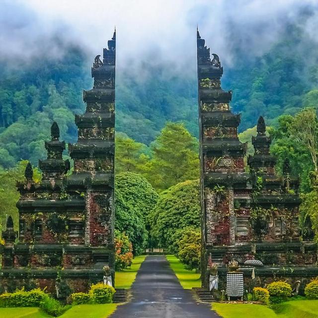 Round Trip Plane Tickets to Bali for the Bride and Groom Honeymoon (business class)