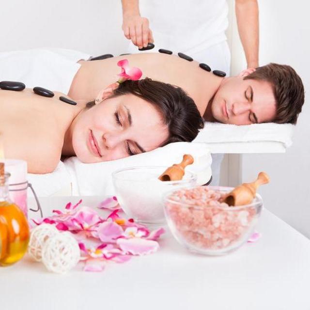 60 Minute Hot-Stone Couples Massages