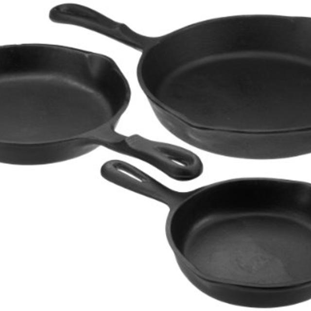Universal Housewares Pre-Seasoned Cast Iron 3 Piece Skillet Set