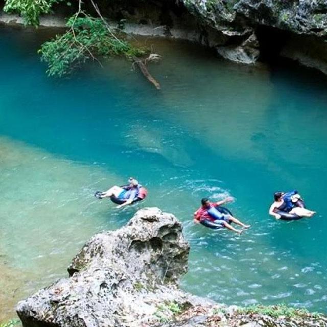 Cave tubing tour