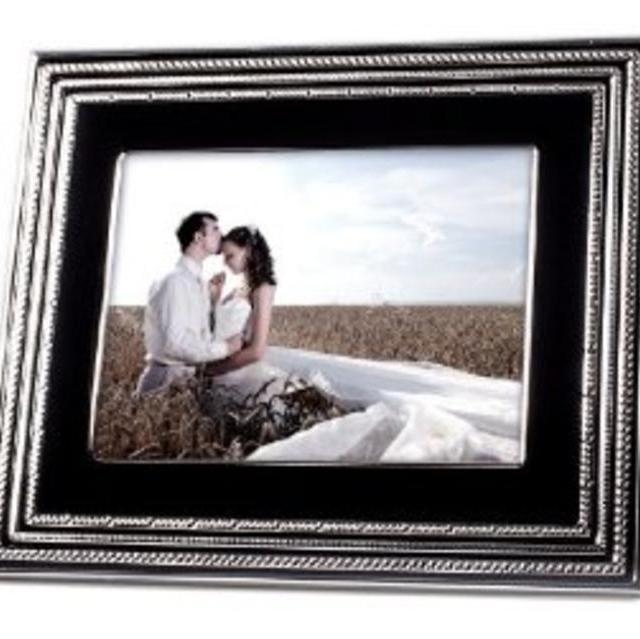 Vera Wang Love Noir Digital Photo Frame, 8-Inch