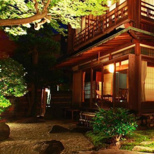 Overnight stay in a Ryokan (5 nights)