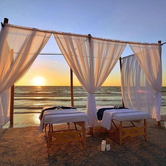 Couples Massage in Santorini!