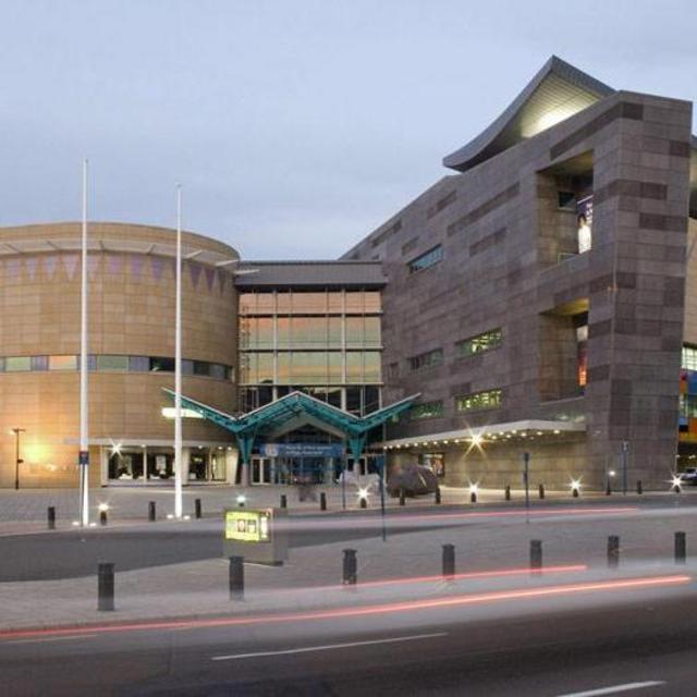 Honeymoon: Museum of Te Papa Tongarewa Entrance