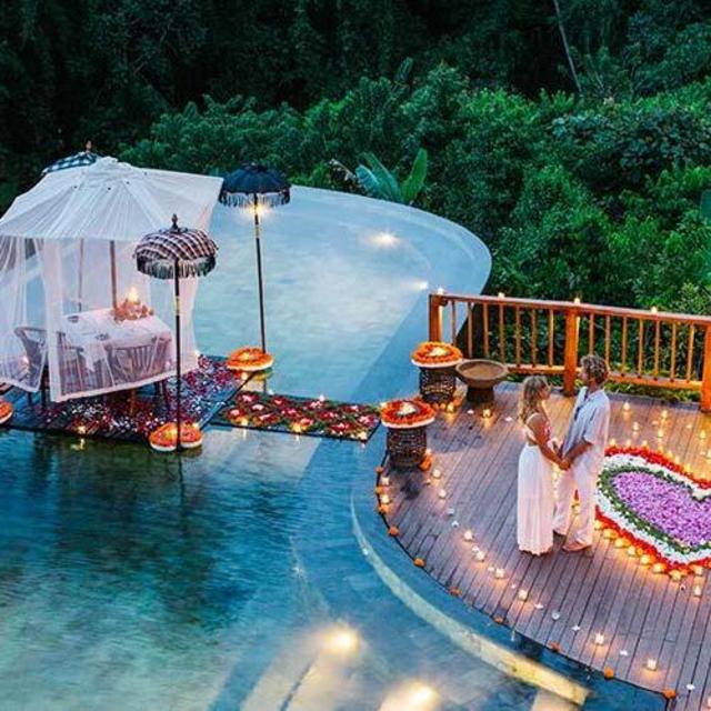 Romantic Floating Dinner For Two in Bali