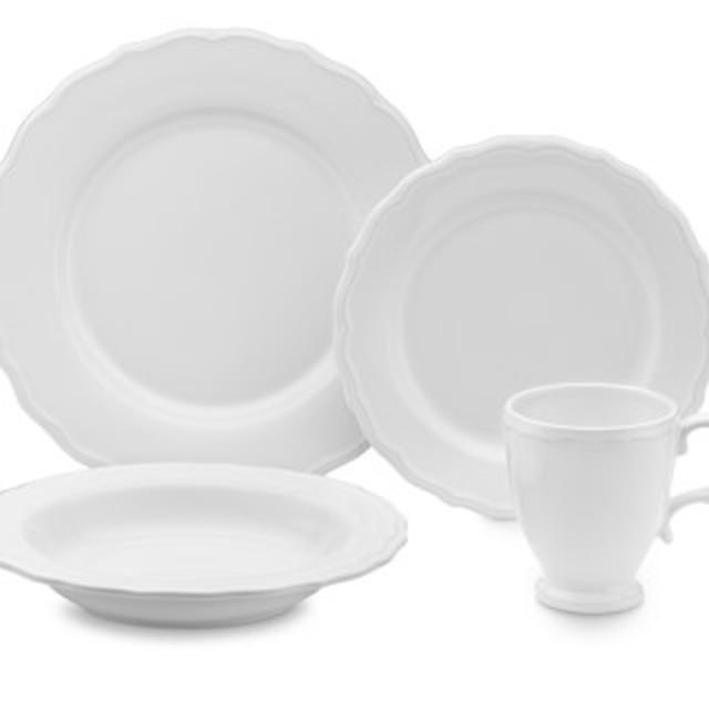 Alexia 32-Piece Dinnerware Place Setting