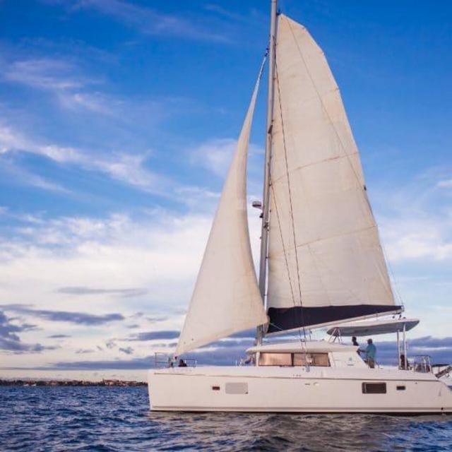 Mini Moon Luxury Sailing Aventura