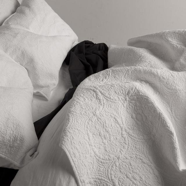 Quatrefoil Quilt by Matteo