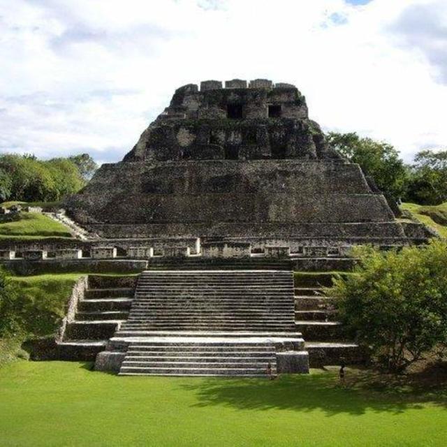 Xunantunich Mayan Ruins & Farmers Market