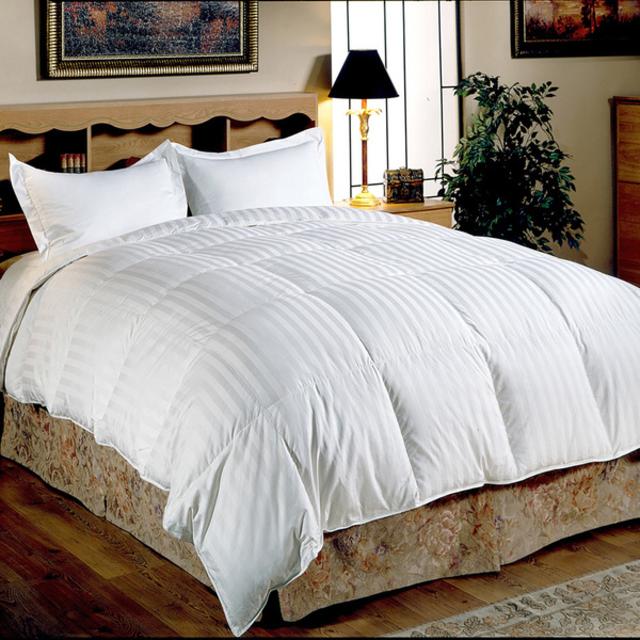 Hotel Grand Oversized 500 Thread Count Medium Warmth Siberian White Down Comforter - Queen