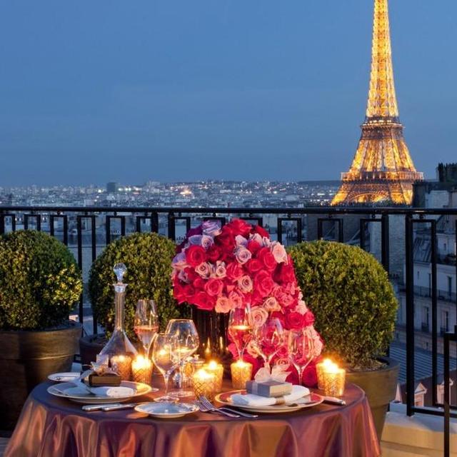 Romantic Dinner in Paris