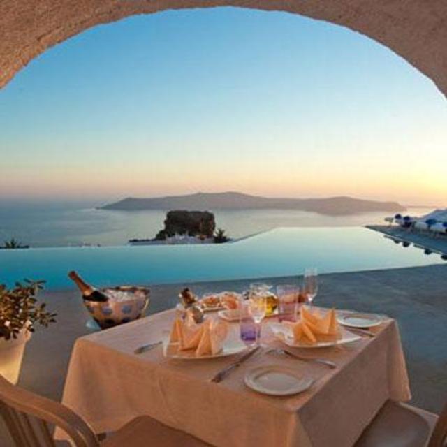 Romantic Dinner in Santorini