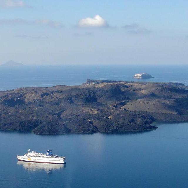 Nea Kameni Tour