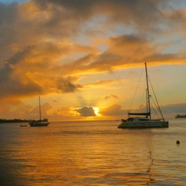 Sunset Cruise Voil'a Moorea with cocktails