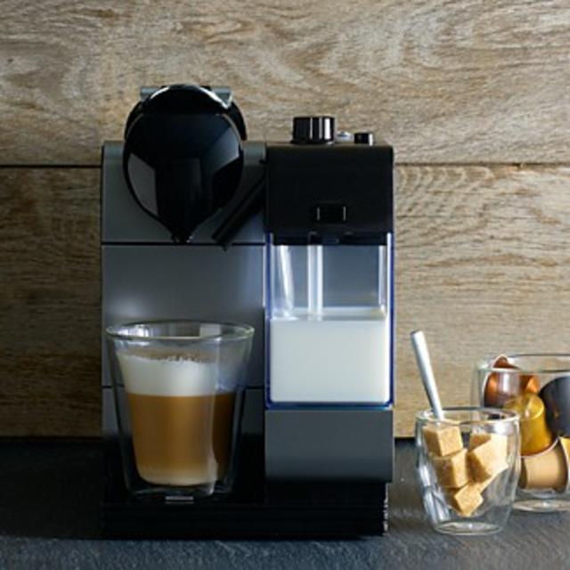 NespressoDe'Longhi Lattissima Plus Espresso Maker