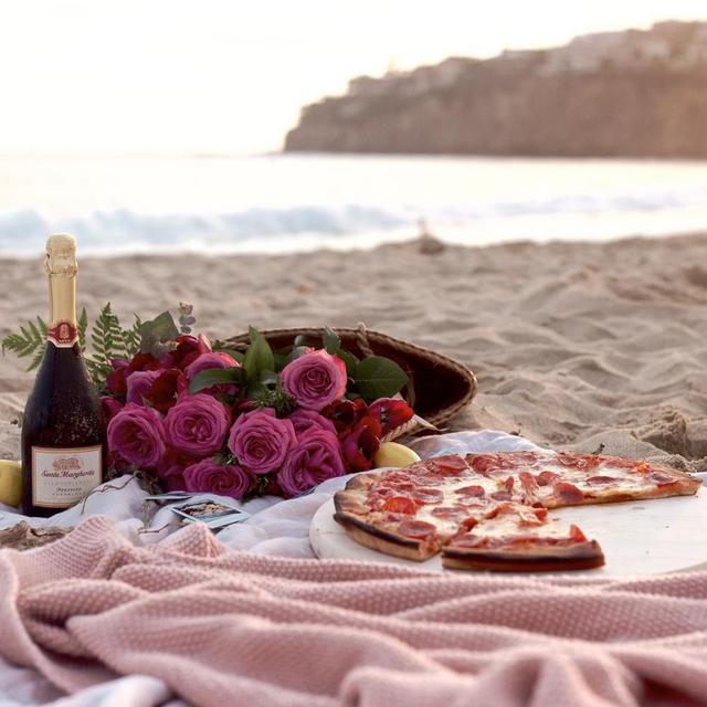 Cozy Picnic Dinner on the Beach in Oahu