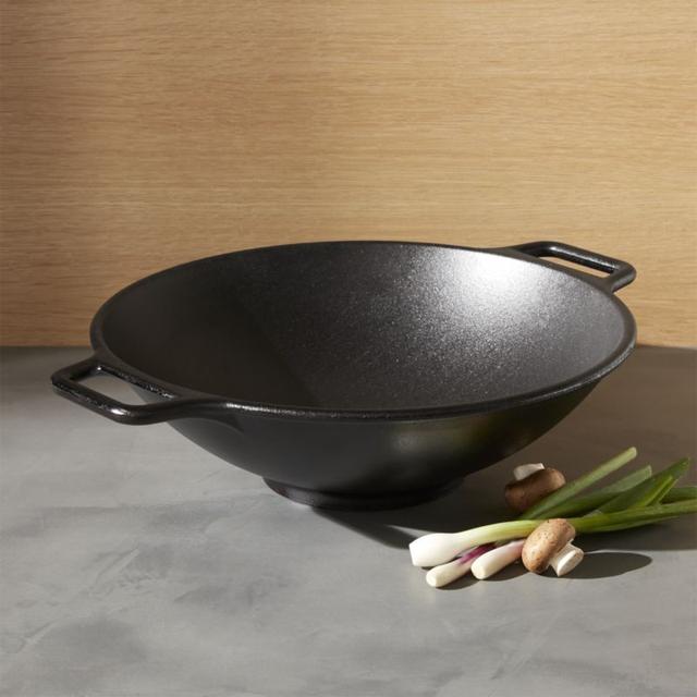 Lodge ® Cast Iron Wok