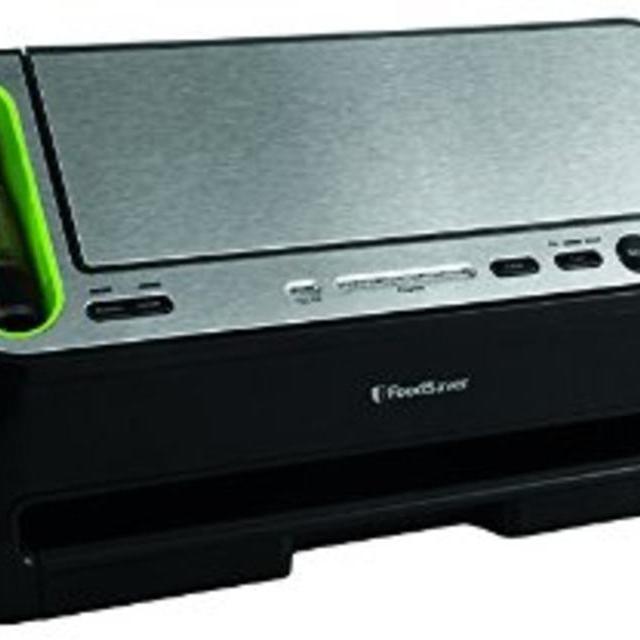 FoodSaver V4440 2-in-1 Vacuum Sealing System with Bonus Built-in Retractable Handheld Sealer & Starter Kit, Black Finish